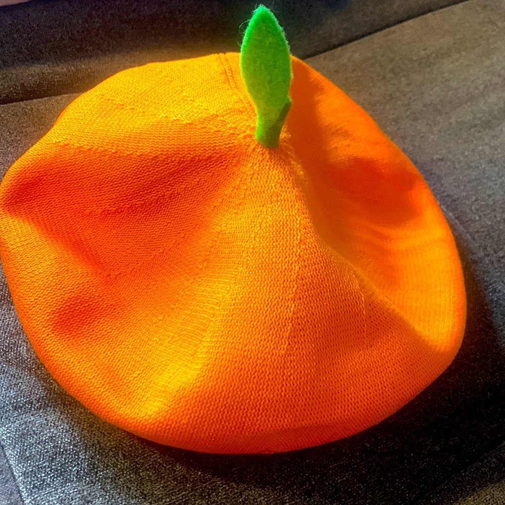 🔵 Beret hat